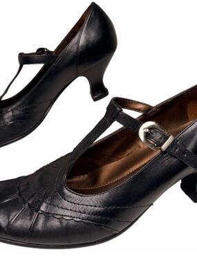 Naturalizer Black Leather T-Strap Heels 7.5 N listed. Fits like 7N!